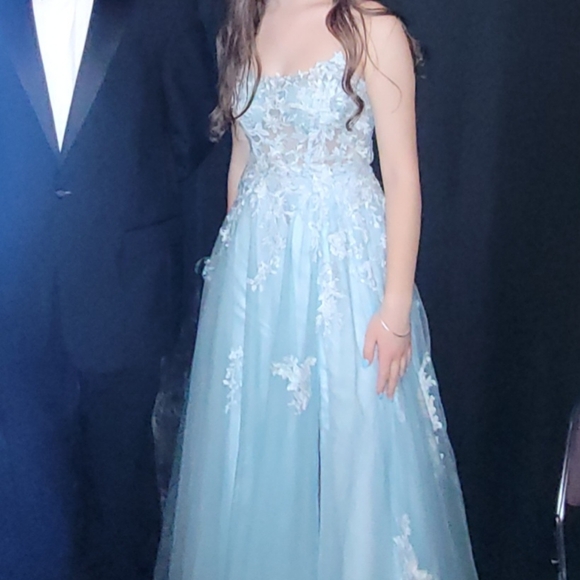 Prom or Homecoming Dress - Picture 8 of 16